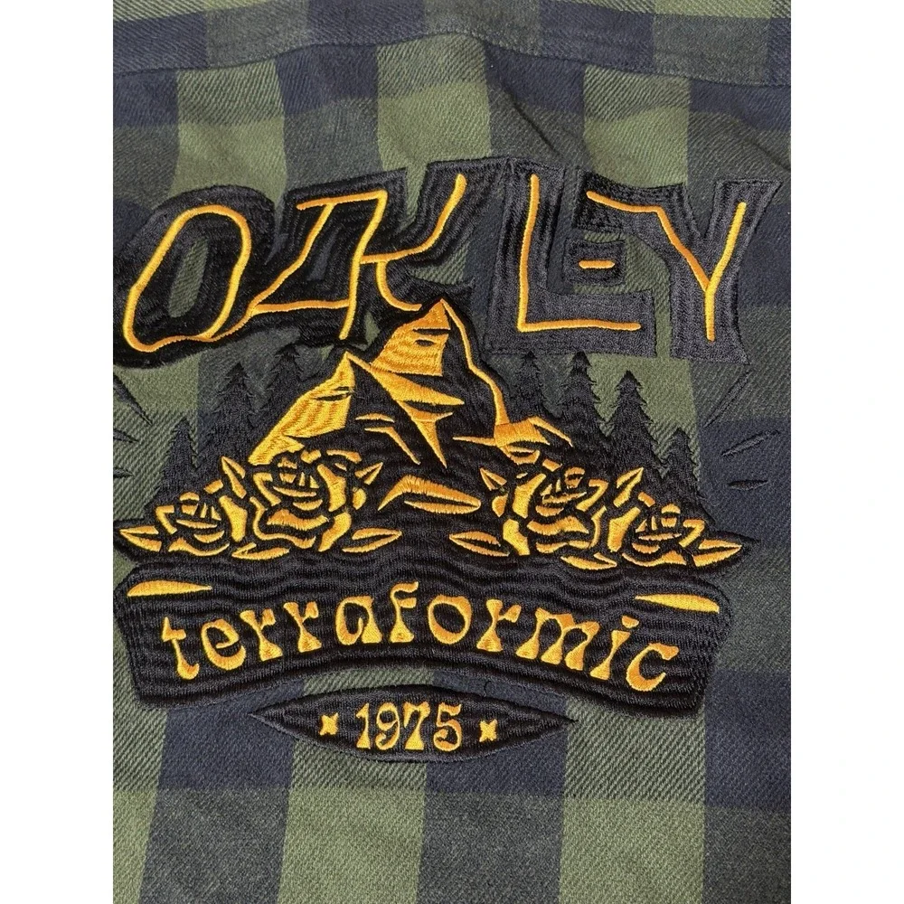 Oakley Terraformic Long Sleeve Button Green Black Plaid Flannel Embroidered XL